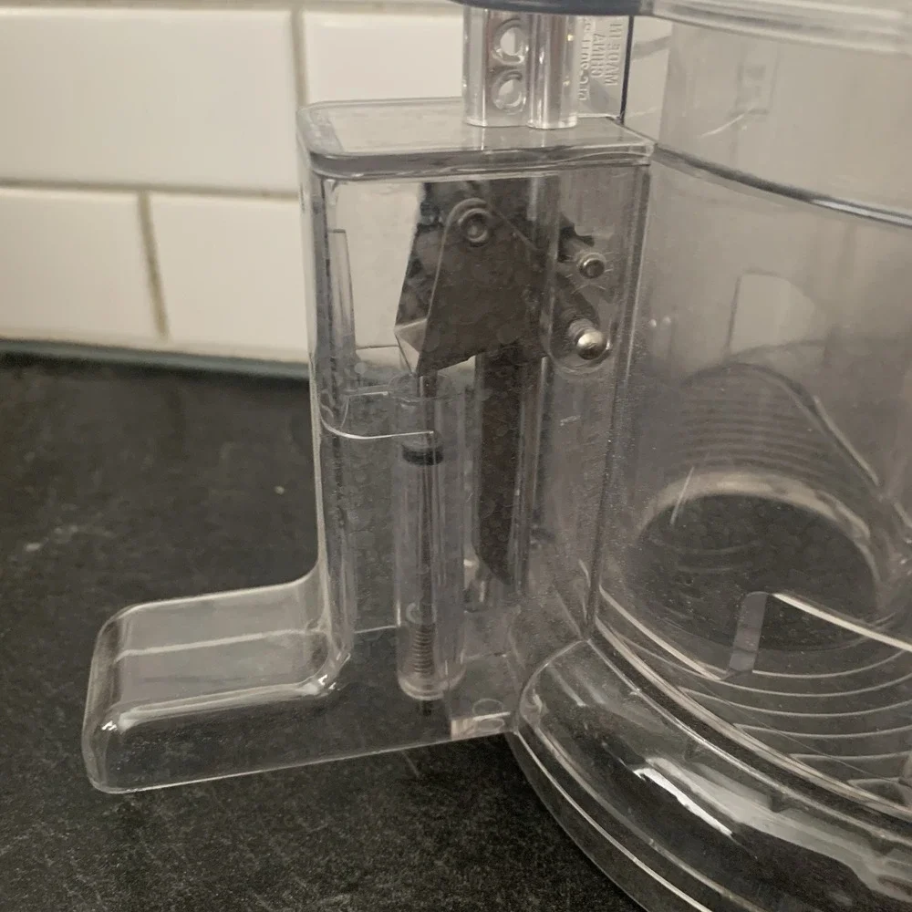 Cuisinart DLC-2007N Food Processor Replacement Lid Cover & Sleeve Chute‎